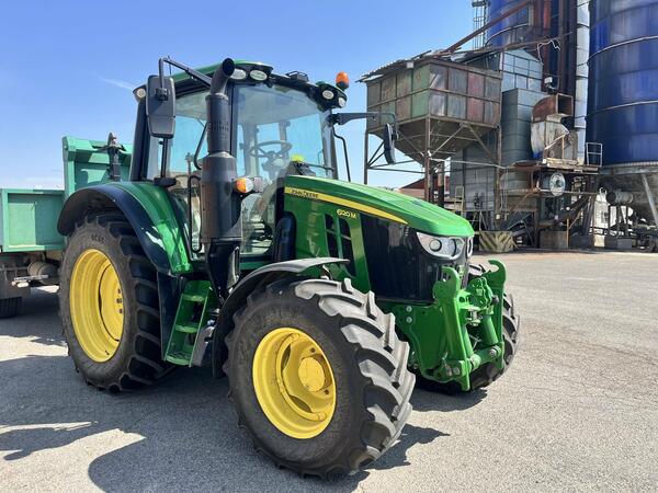 Použitý traktor JOHN DEERE 6120M