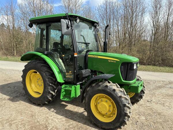 Použitý kolový traktor JOHN DEERE 5050E