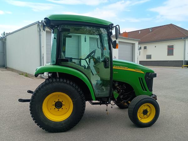 John Deere 3720