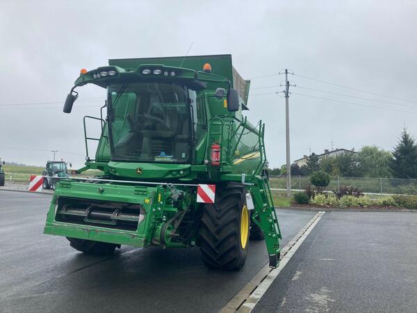 Sklízecí mlátička John Deere T670 HM