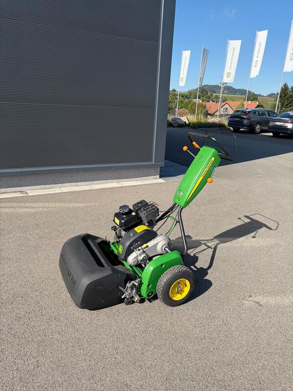 Použitá vřetenová sekačka John Deere 220SL