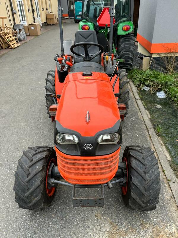 Kubota B2420