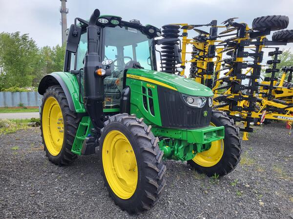 Kolový traktor JOHN DEERE 6120M