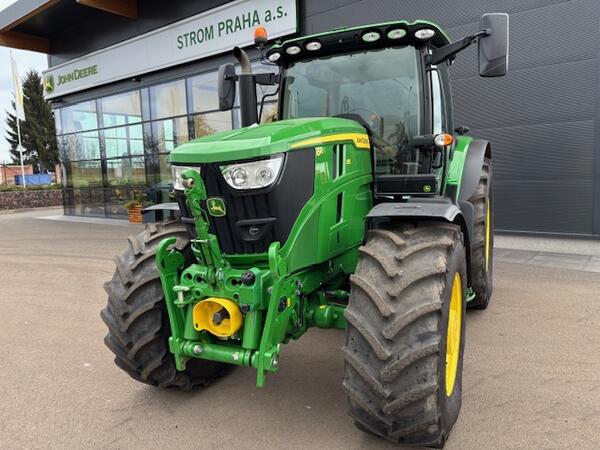 Kolový traktor John Deere 6R185