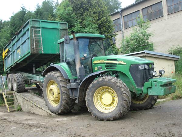 John Deere 7820