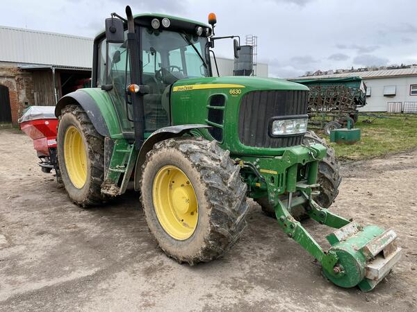 Kolový traktor John Deere 6630 Premium