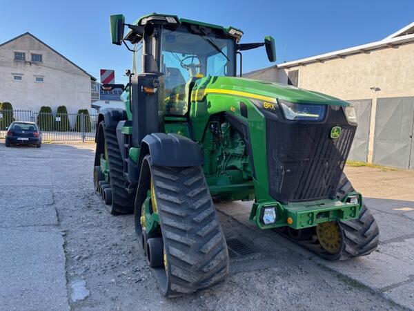 Pásový traktor John Deere 8RX410