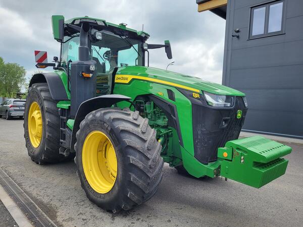 Kolový traktor John Deere 8R410 e23