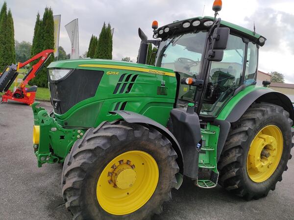 Kolový traktor John Deere 6215R Direct Drive