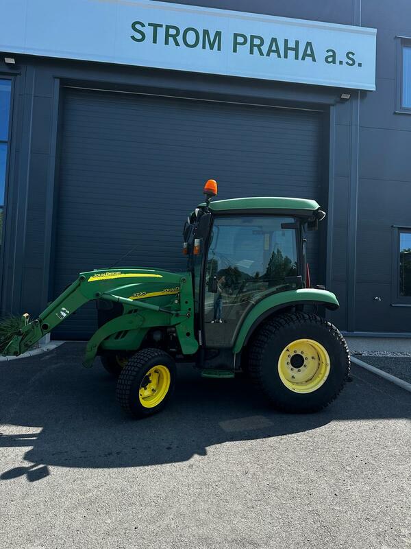 Kompaktní malotraktor JOHN DEERE 3720