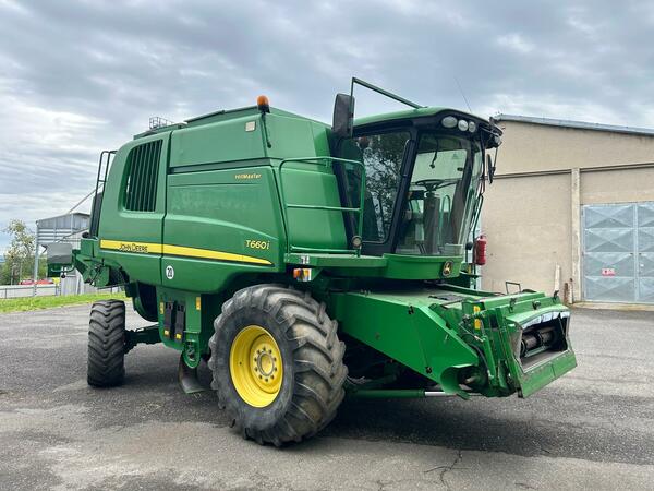 Sklízecí mlátička John Deere T660i Hillmaster