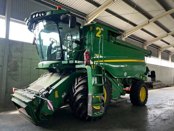 Sklízecí mlátička John Deere T670i