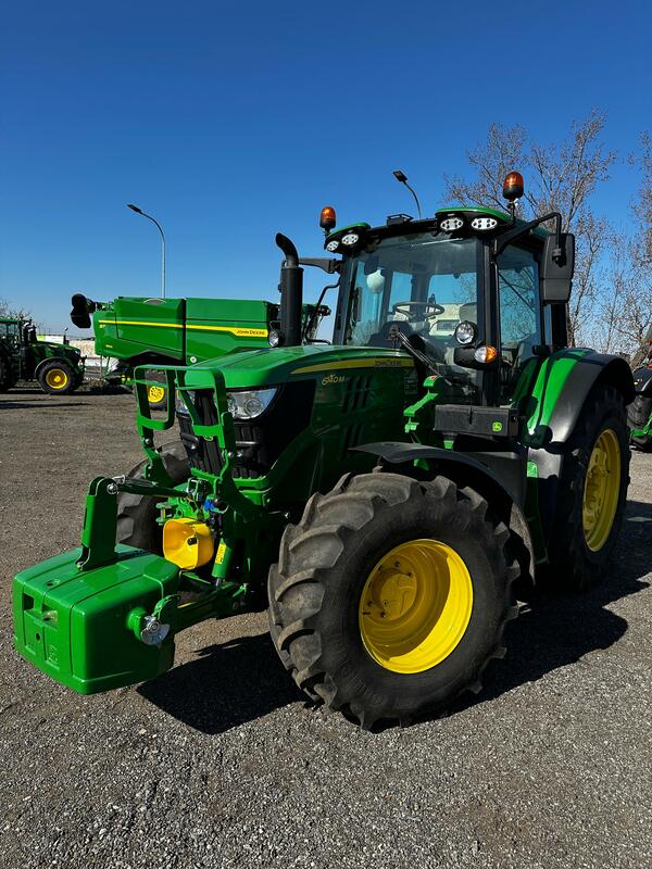 Kolový traktor John Deere 6140M předváděcí nový v ČR