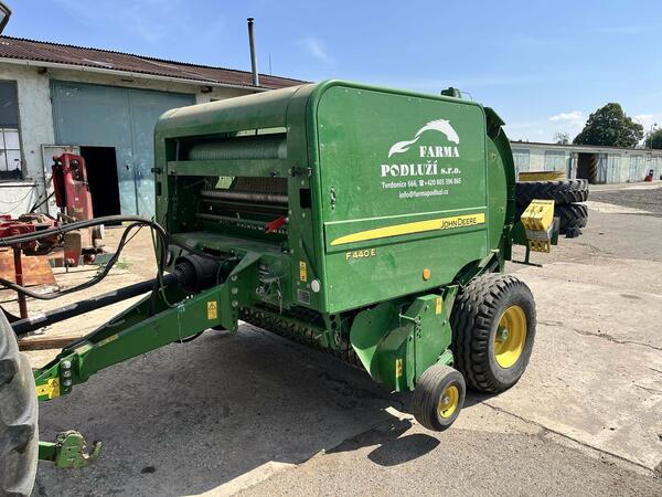 Použitý lis JOHN DEERE F440E