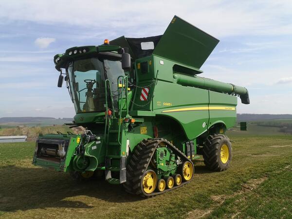 John Deere S685i