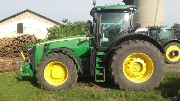 Kolový traktor John Deere 8370 AP
