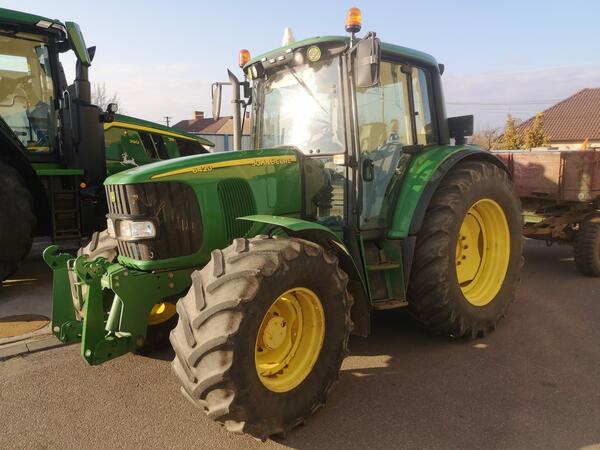 John Deere 6320