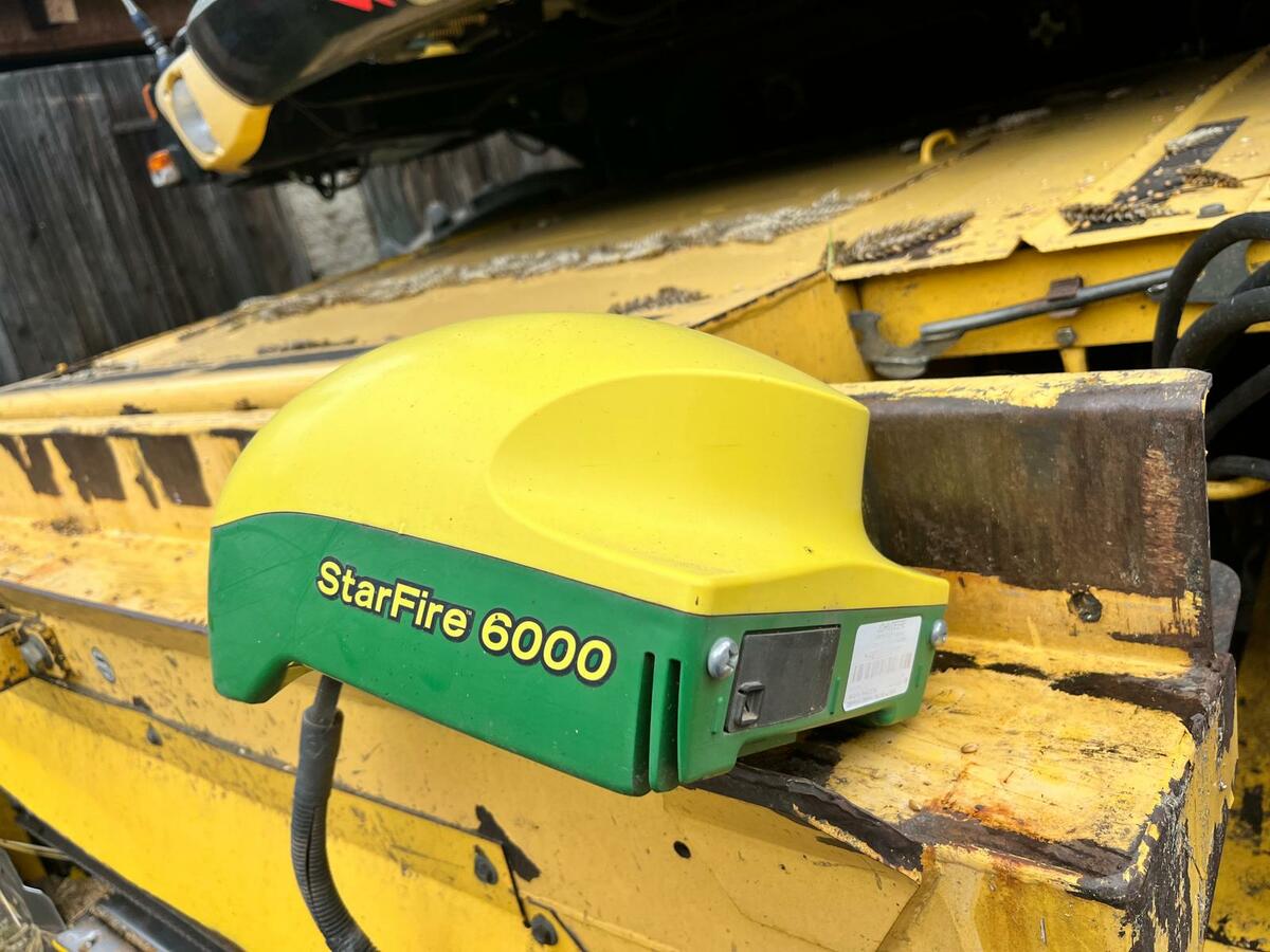 Starší přijímač GPS JOHN DEERE STARFIRE SF6000 SF1 | STROM PRAHA a.s.
