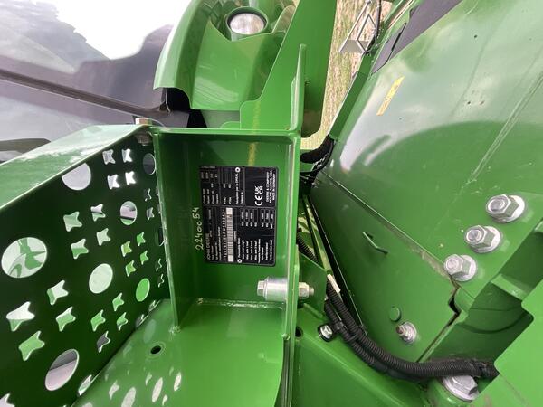 Sklízecí mlátička John Deere T670Hillmaster