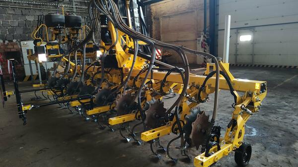 Meziřádkový kypřič BEDNAR RN 6400 PROFI