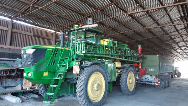 Samojízdný postřikovač John Deere 4040i 30m