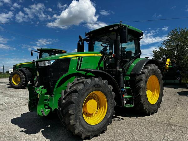 Použitý traktor John Deere 7270R