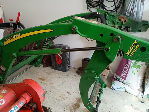 Čelní nakladač John Deere 300CX
