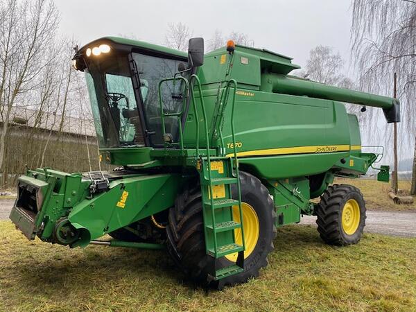 Sklízecí mlátička John Deere T670HM