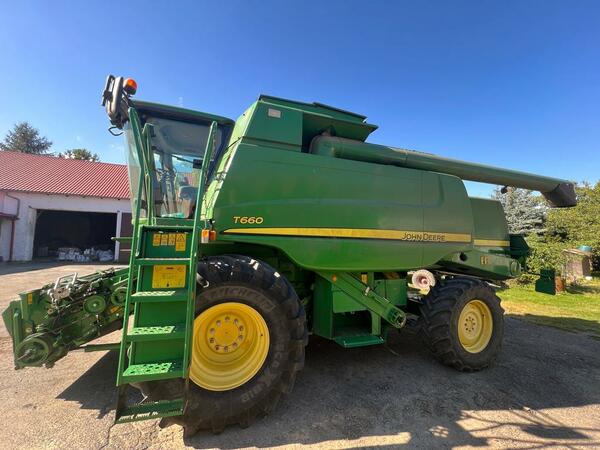 Sklízecí mlátička John Deere T660