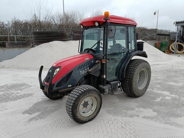 Kolový traktor TYM T603 s čelním nakladačem
