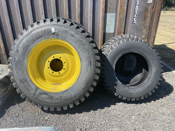 Nové pneu 340/80 R24 a 440/80 R30