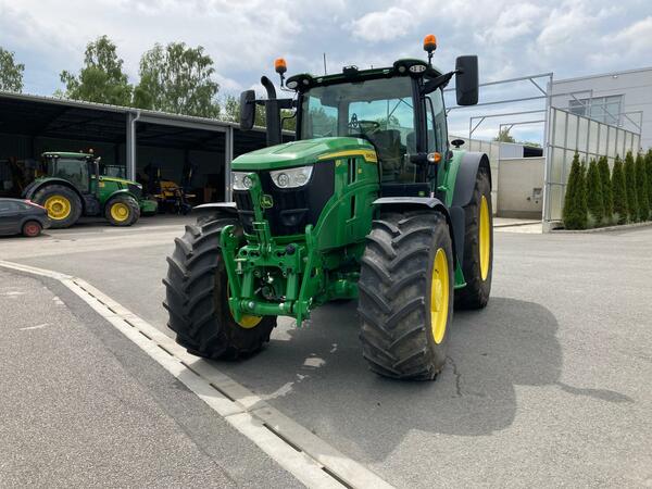 Kolový traktor John Deere 6R 185