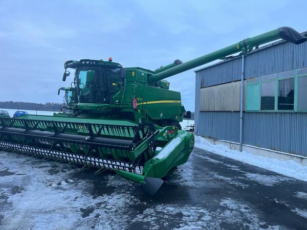 Sklízecí mlátička John Deere T670