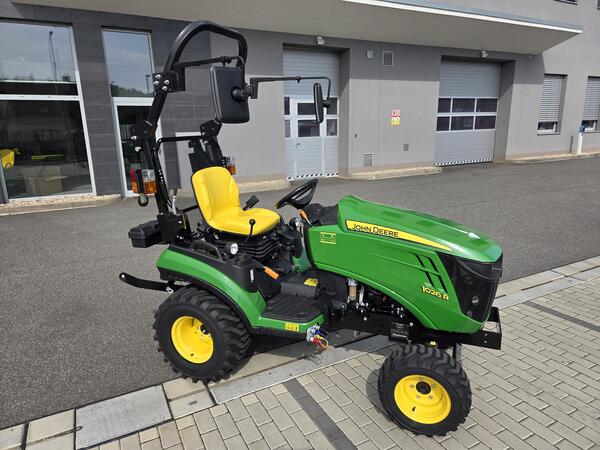 Traktor John Deere 1026R