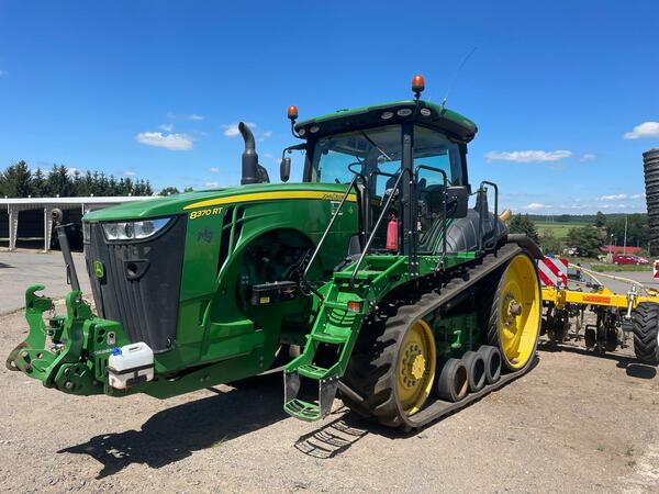 Pásový traktor John Deere 8370RT