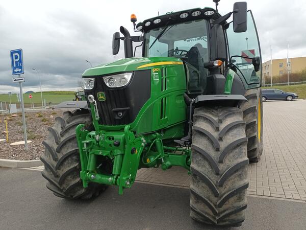 Kolový traktor John Deere 6250R CommandPRO