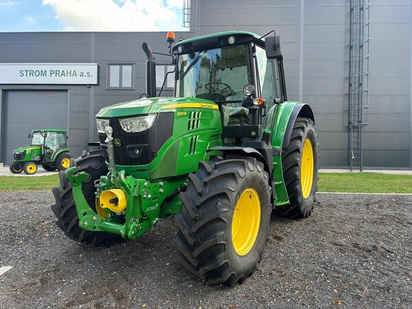 Kolový traktor John Deere 6120M