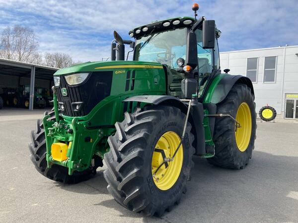 Kolový traktor John Deere 6250R