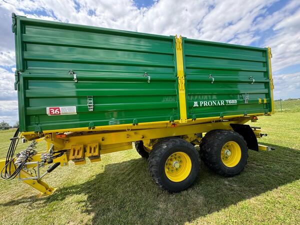 PRONAR T683 TŘÍSTRANNÝ SKLÁPĚČ TANDEM