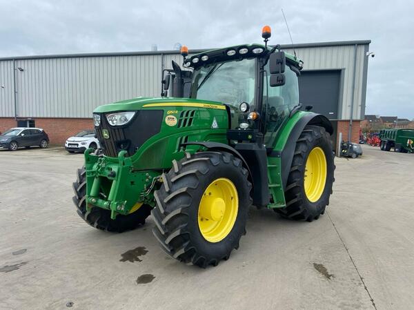 Kolový traktor John Deere 6150R DD