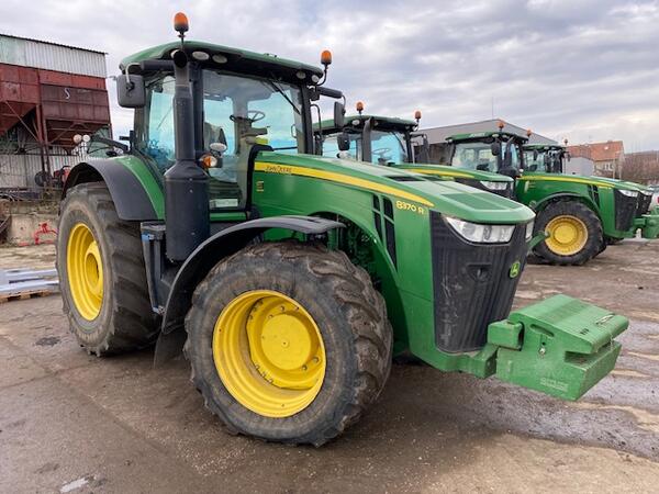 Kolový traktor John Deere 8370R e23