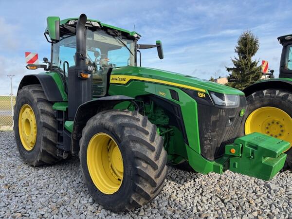 Kolový traktor John Deere 8R 340