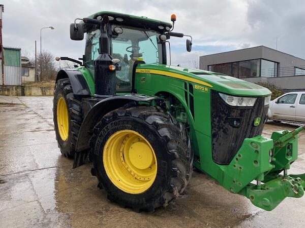 Kolový traktor John Deere 8370R e23