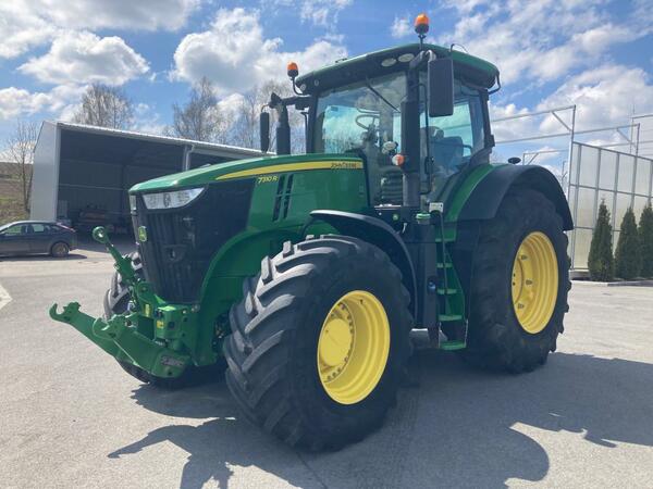 Kolový traktor John Deere 7310R