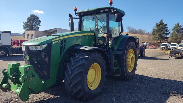 Kolový traktor John Deere 8345R AP