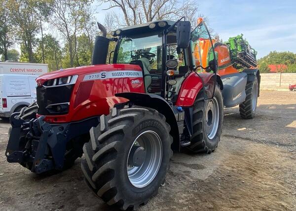 Kolový traktor Massey ferguson 7718S Dyna6