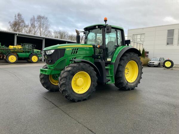 Kolový traktor John Deere 6150M