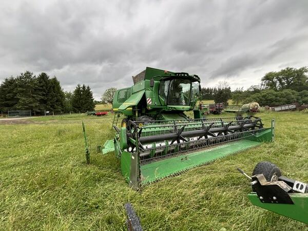 Použitá sklízecí mlátička John Deere T660HM + lišta 625R