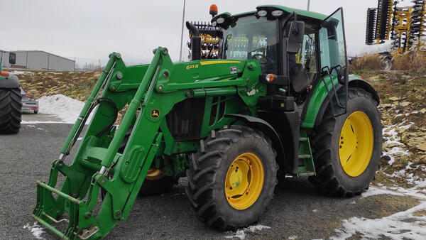 John Deere 6120M s čelním nakladačem 623R