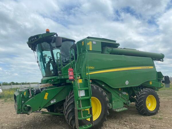 Sklízecí mlátička John Deere T670i
